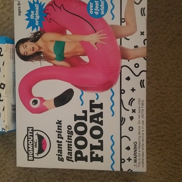 Giant flamingo float and 3 pack beverage floats - Picture 2 of 3